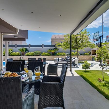 Luxury Villa Lucas With Heated Pool, Whirlpool, Sauna, 14 Pax Podstrana Eksteriør billede