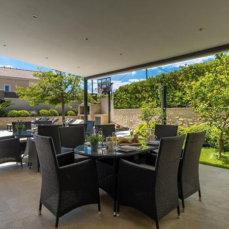 Luxury Villa Lucas With Heated Pool, Whirlpool, Sauna, 14 Pax Podstrana Eksteriør billede