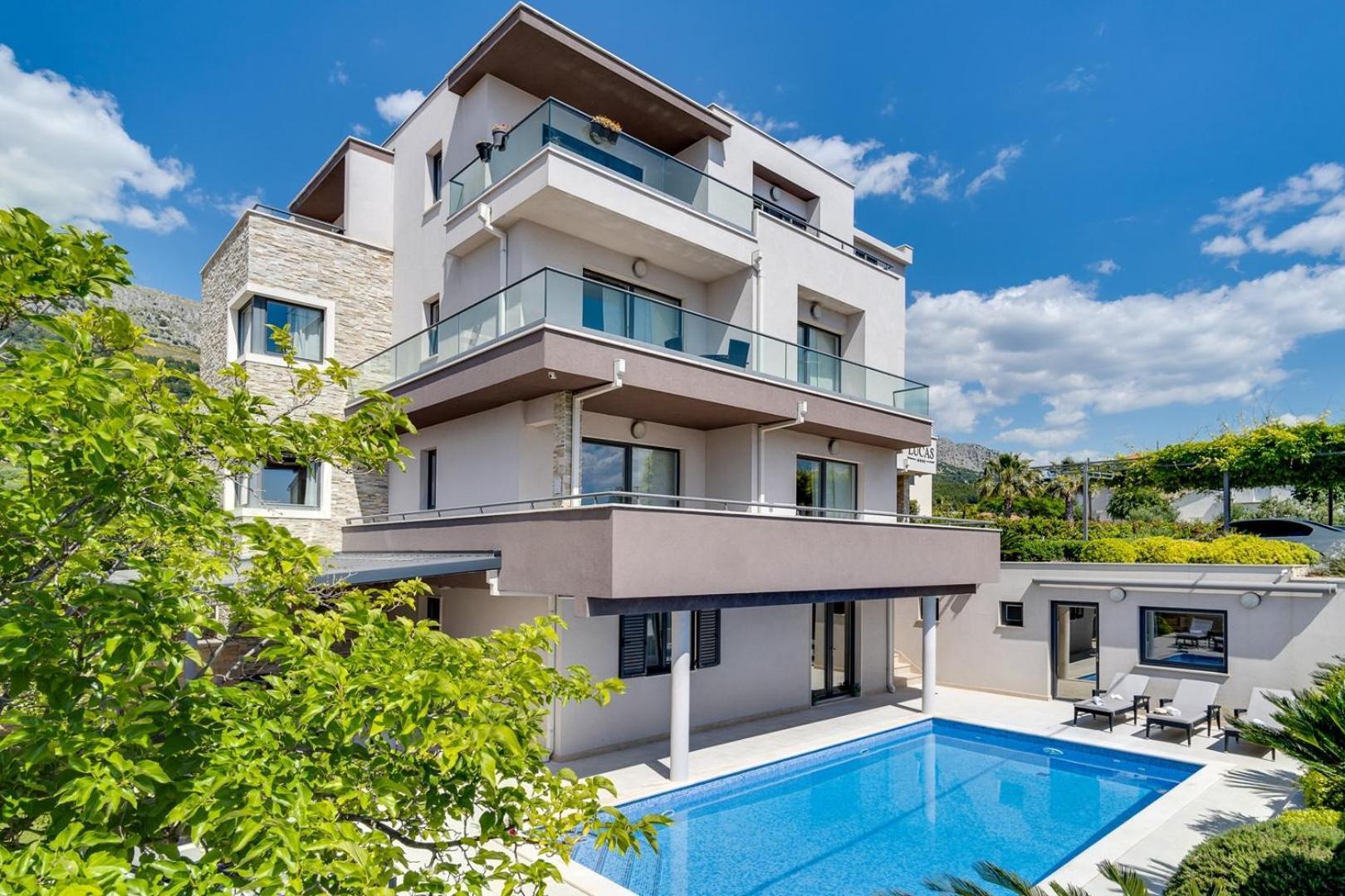 Luxury Villa Lucas With Heated Pool, Whirlpool, Sauna, 14 Pax Podstrana Eksteriør billede