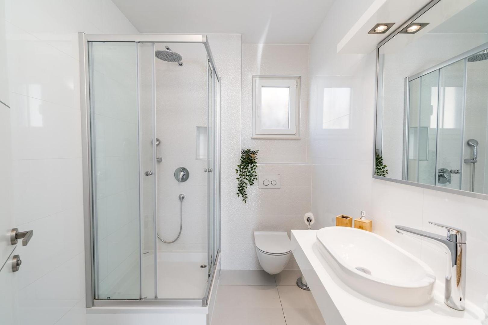 Luxury Villa Lucas With Heated Pool, Whirlpool, Sauna, 14 Pax Podstrana Eksteriør billede