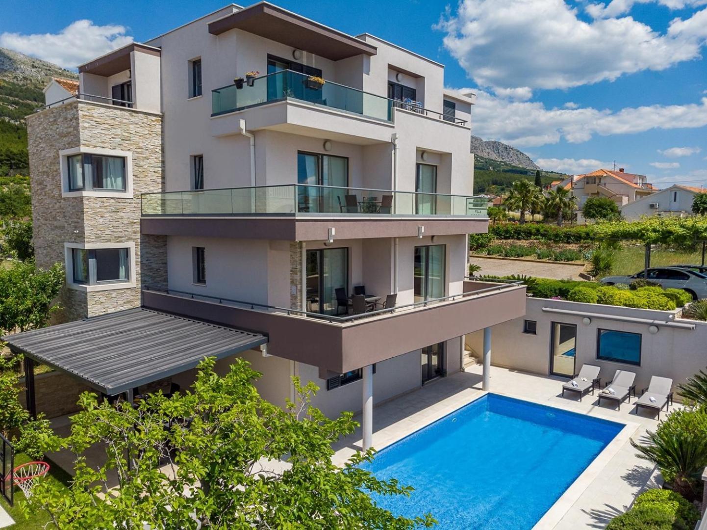 Luxury Villa Lucas With Heated Pool, Whirlpool, Sauna, 14 Pax Podstrana Eksteriør billede