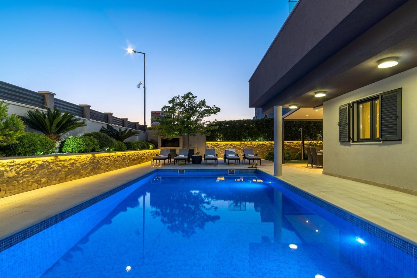 Luxury Villa Lucas With Heated Pool, Whirlpool, Sauna, 14 Pax Podstrana Eksteriør billede