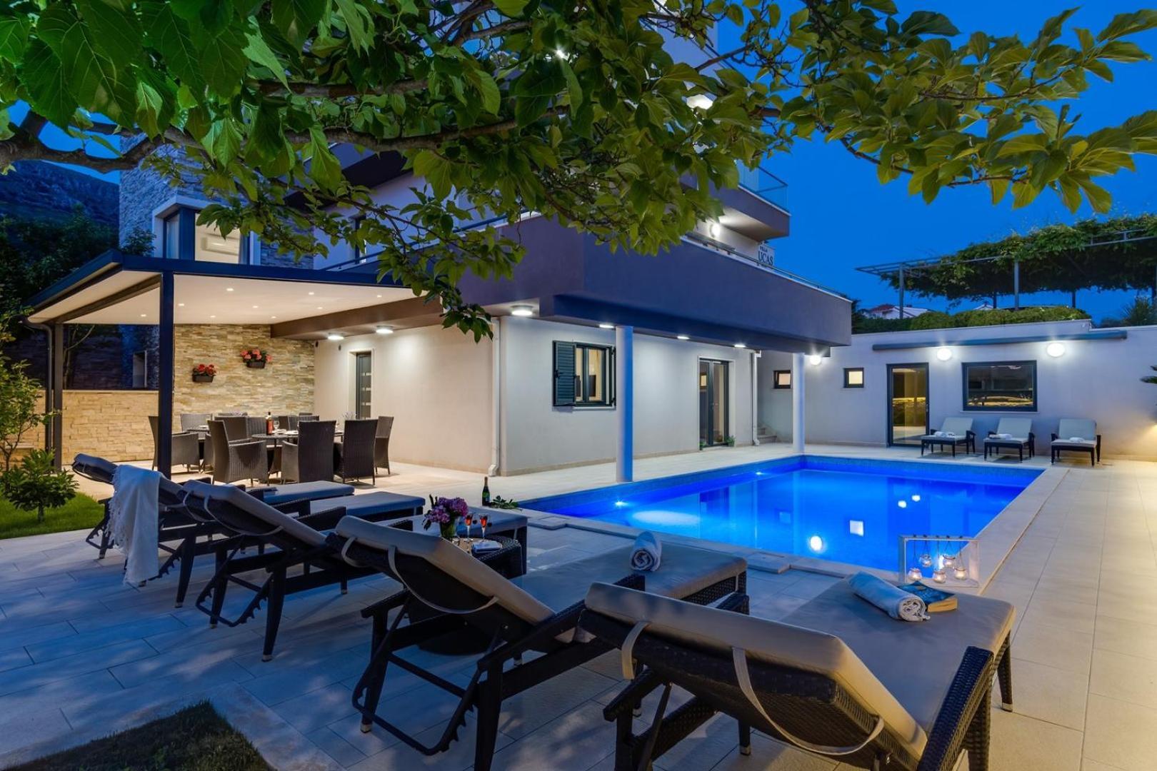 Luxury Villa Lucas With Heated Pool, Whirlpool, Sauna, 14 Pax Podstrana Eksteriør billede