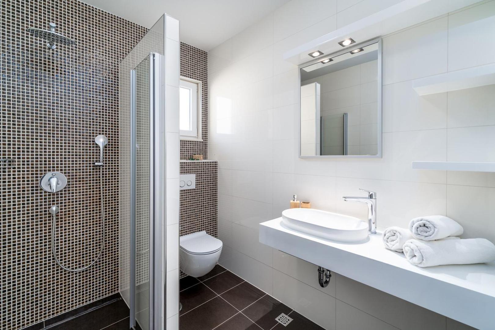 Luxury Villa Lucas With Heated Pool, Whirlpool, Sauna, 14 Pax Podstrana Eksteriør billede