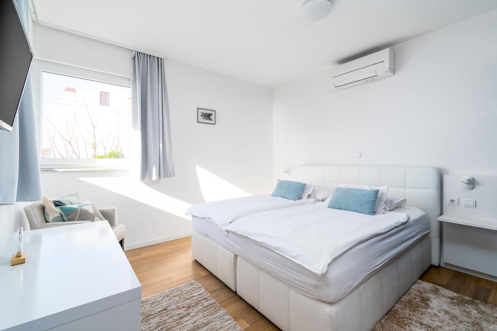 Luxury Villa Lucas With Heated Pool, Whirlpool, Sauna, 14 Pax Podstrana Eksteriør billede
