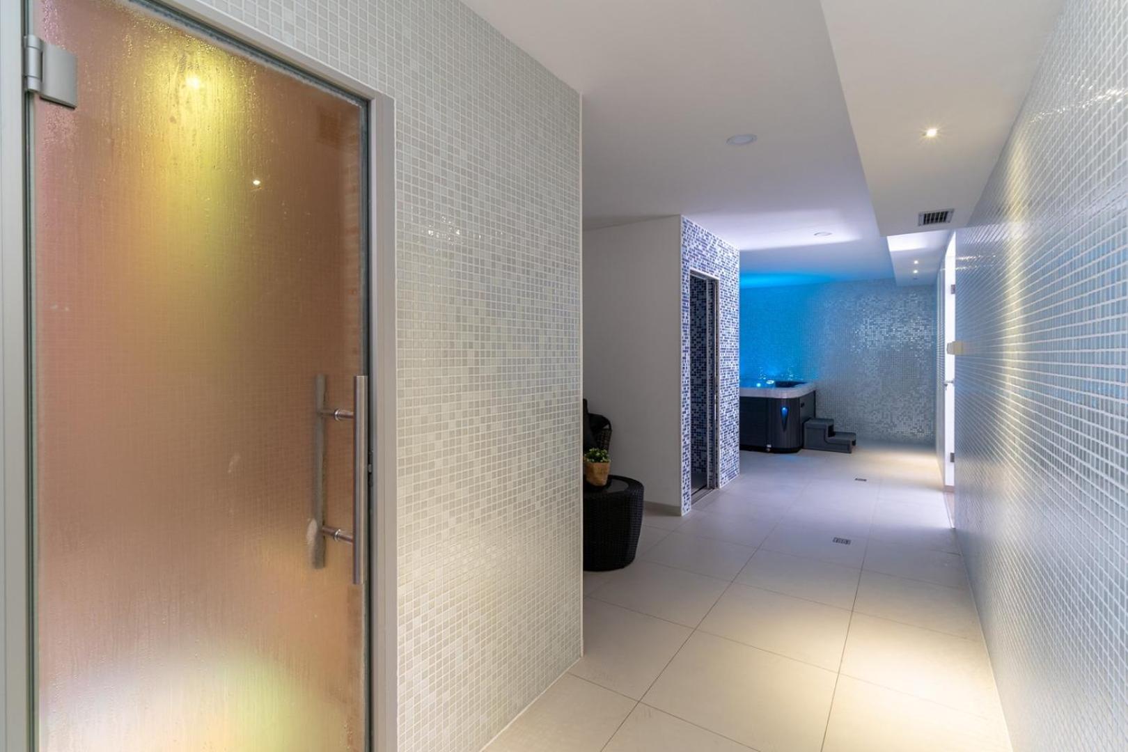 Luxury Villa Lucas With Heated Pool, Whirlpool, Sauna, 14 Pax Podstrana Eksteriør billede